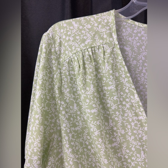 Lush - Sage Green Floral V-Neck Short Sleeve Faux Wrap Blouse Si… - Picture 6 of 13
